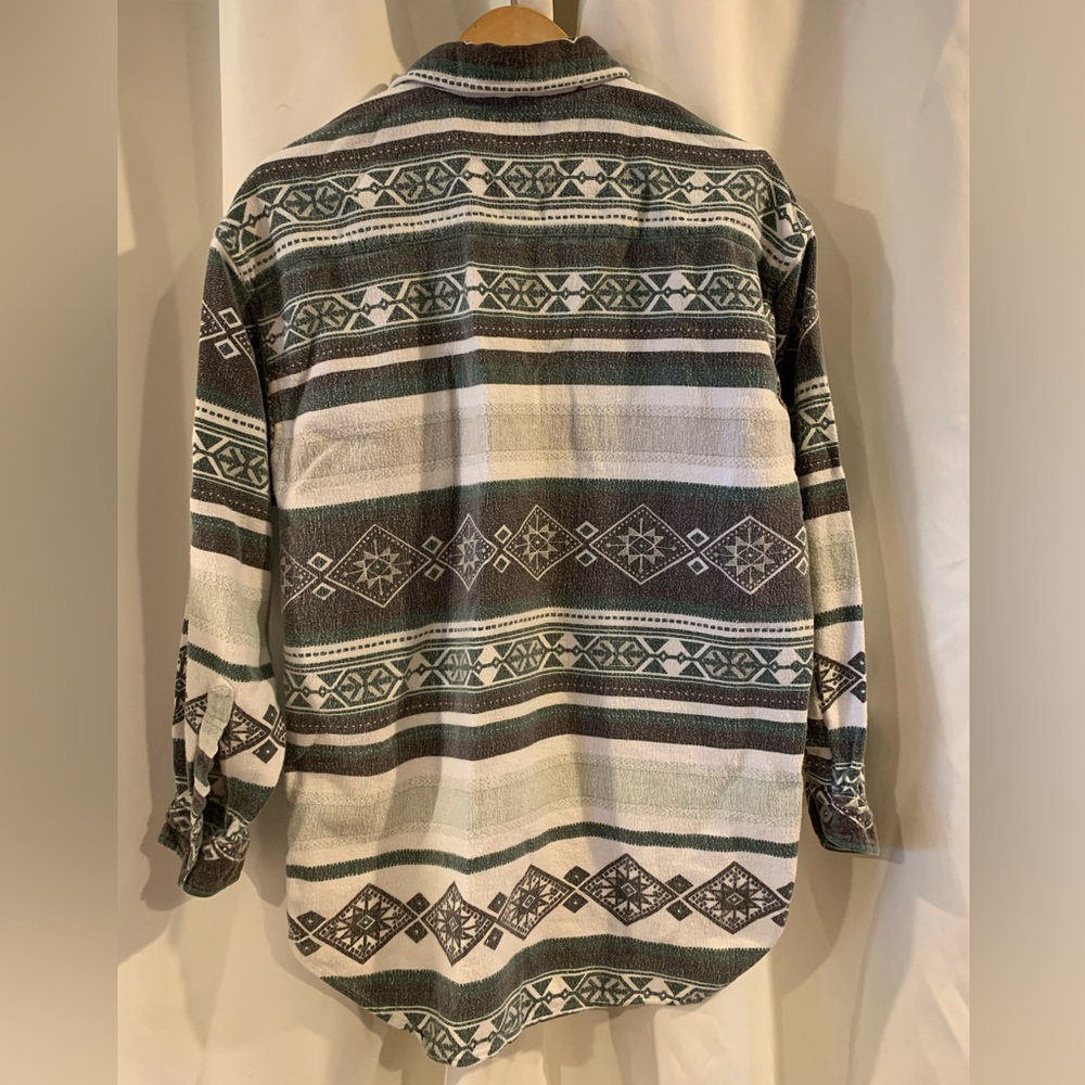 Debut Style &‎ Comfort Aztec Button Down Size Medium - Picture 4 of 4